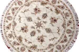 Nain round 4ft rug with floral pattern from China