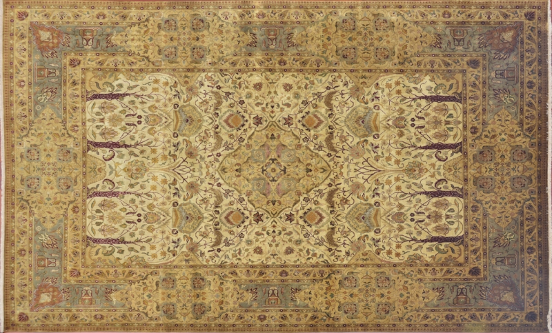 81943 Kerman rectangular 10' 0" by 13' 10" rug with medallion pattern from India - Ivory & light blue