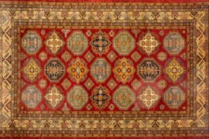 Kazak rectangular 8' 7" by 12' 1" rug with geometric pattern from Pakistan - Red & Ivory